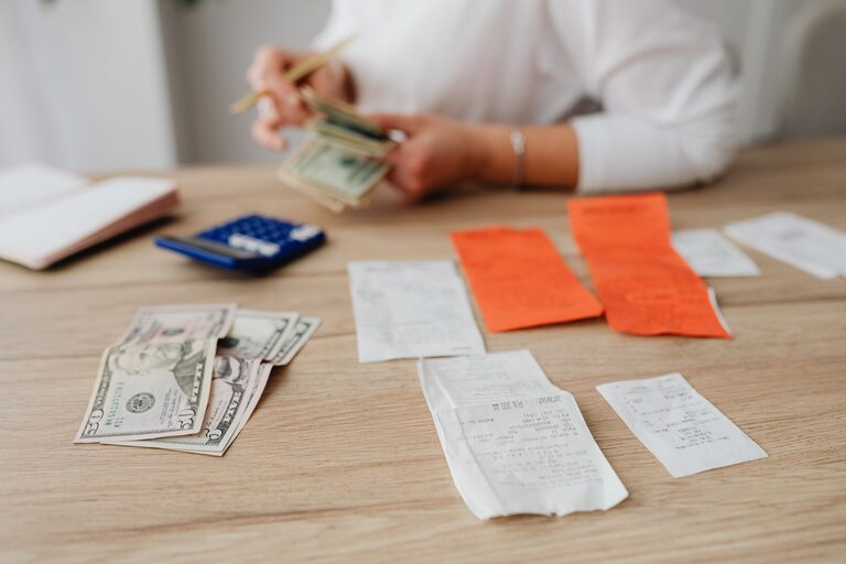 Simple Budget Habits for Everyday Life That Really Work